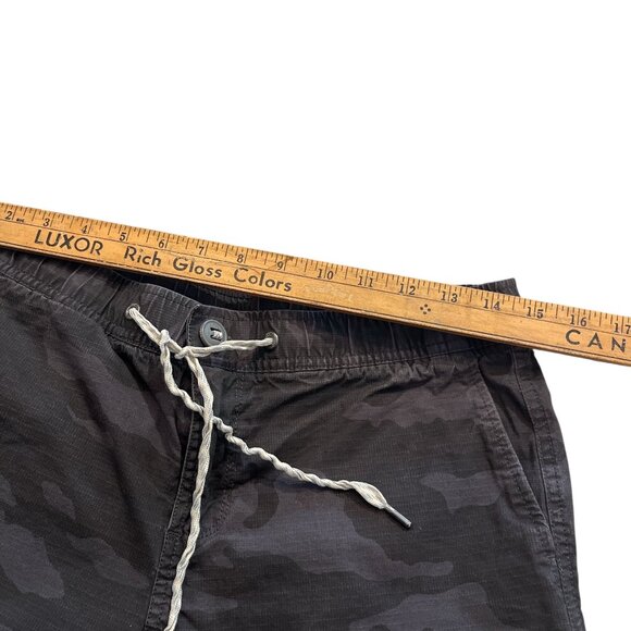 VUORI Women's Shorts Size Medium Camo Black Grey Cotton Drawstring Waist - Picture 8 of 10